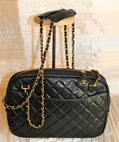 borsa chanel con logo in pelle sil fronte